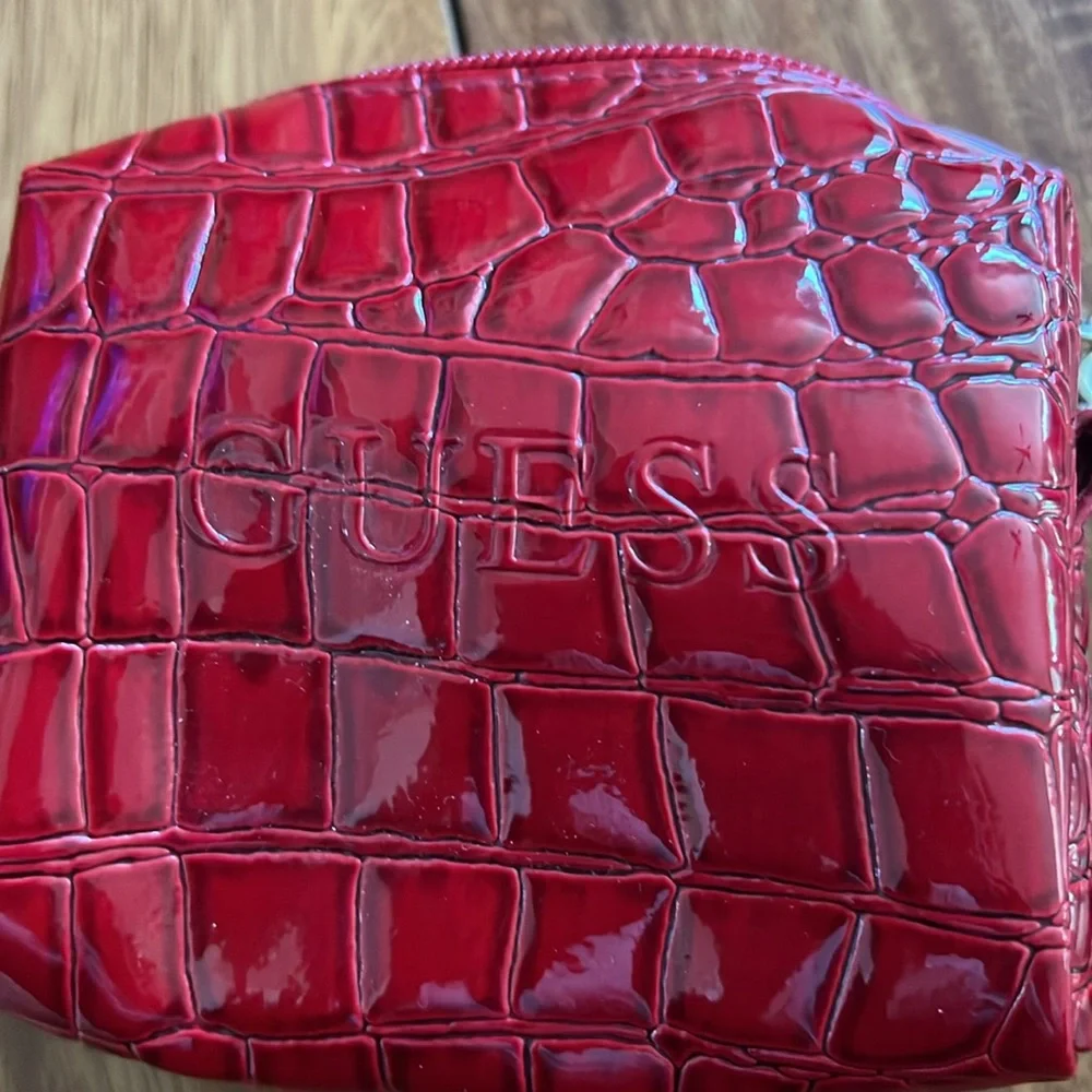 Guess small cosmetic bag and key chain